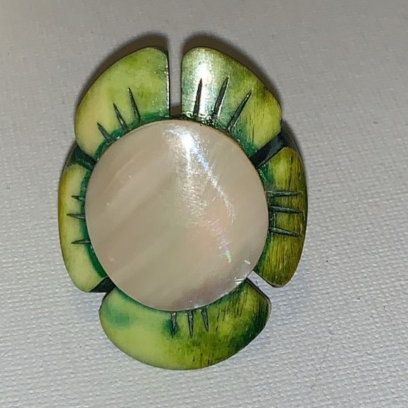 Green Carved Mother of Pearl on Heavy Resin ‘flower child ring” Size 7 - Picture 5 of 8